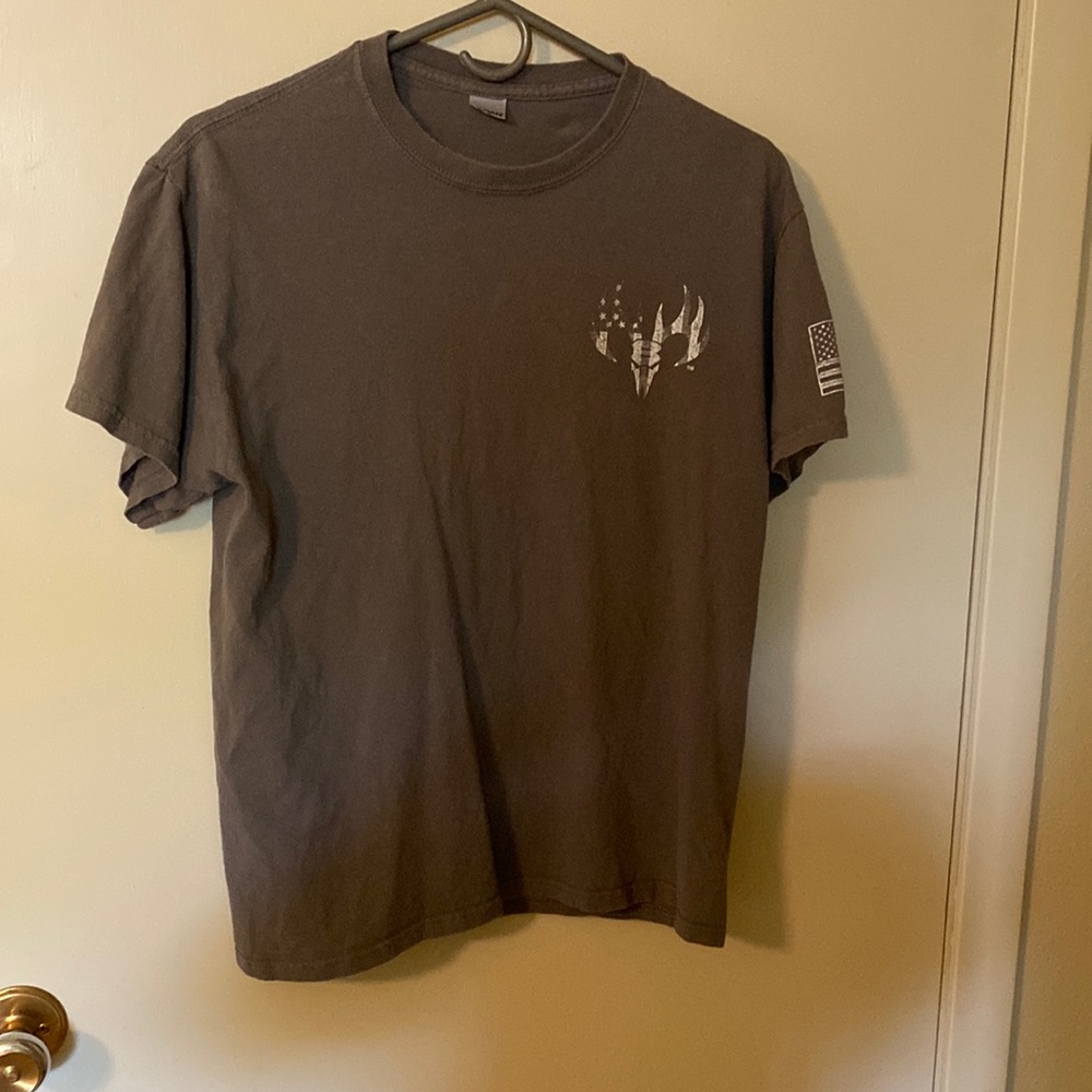 Gildan graphic tee shirt